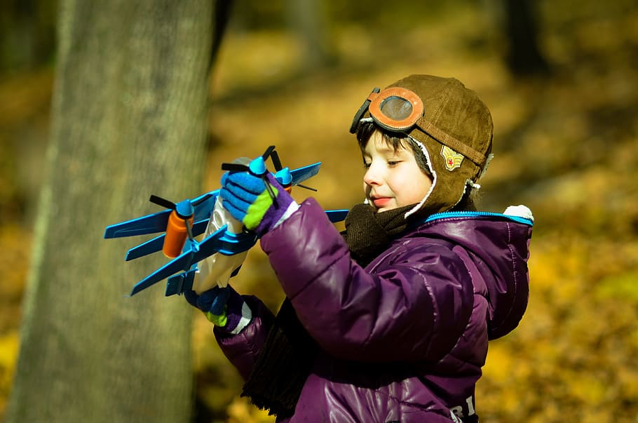 boy, plane, helmet, pilot, vintage, toy, autumn, park, photo HD wallpaper