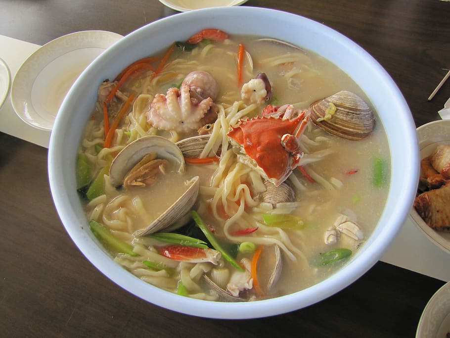 bowl of seafood soup, Noodles, Daebudo, side dishes, flour, clam