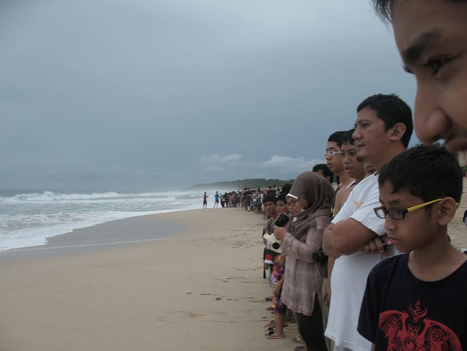 Waiting, Beach, Queue, line, queuing, standing, sand, looking HD wallpaper