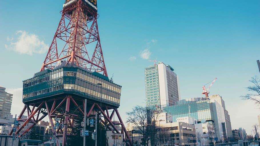 red and black tower beside building, concrete buildings photography\ HD wallpaper