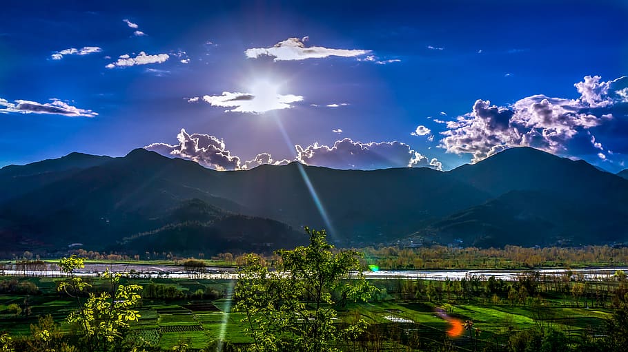 Sunlight Passing Through Grey Clouds, beautiful, dawn, daylight HD wallpaper