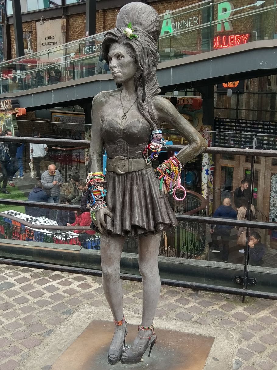 Amy Winehouse, Statue, Camden, the statue, camden lock, london, HD wallpaper