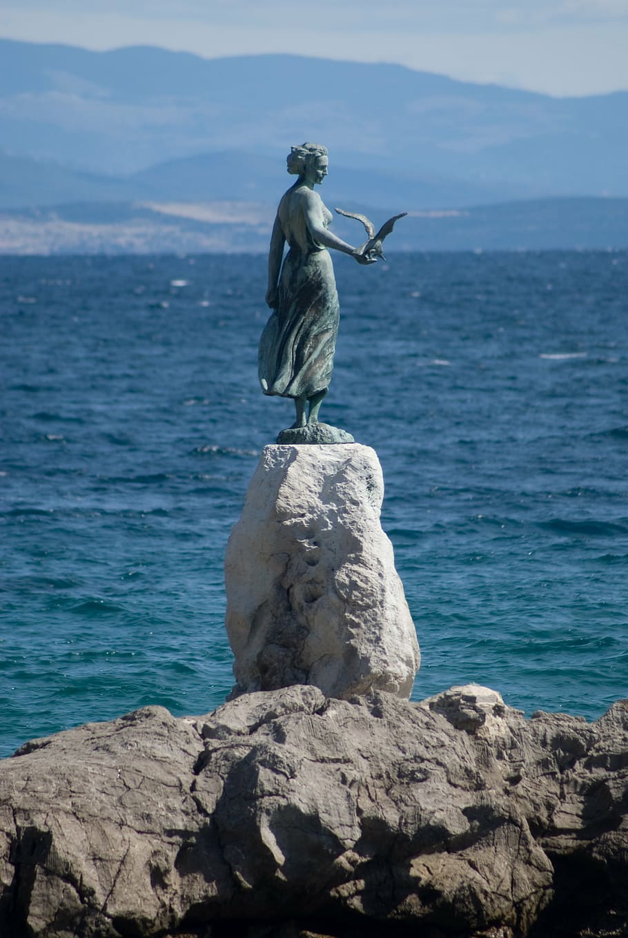 statue, sea, coast, rock, solid, rock - object, water, beauty in nature HD wallpaper