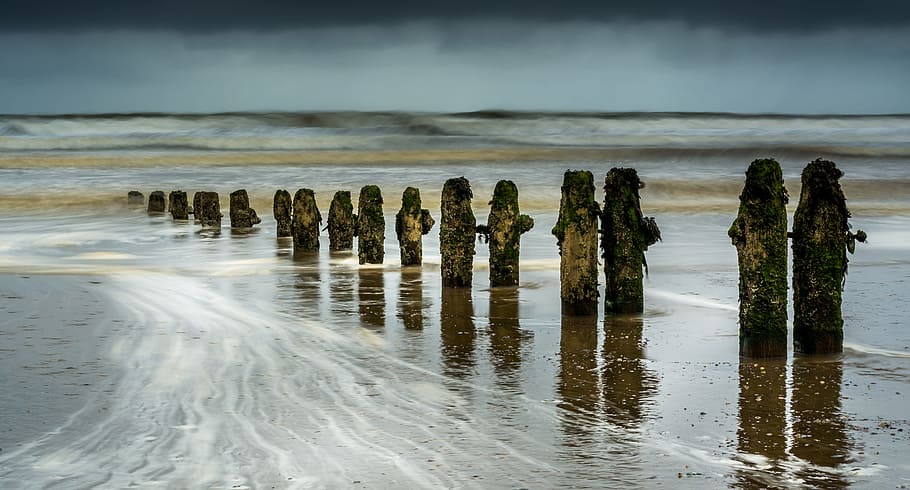 groynes, wave breaks, seascape, sandsend, beach, coast, seaside HD wallpaper