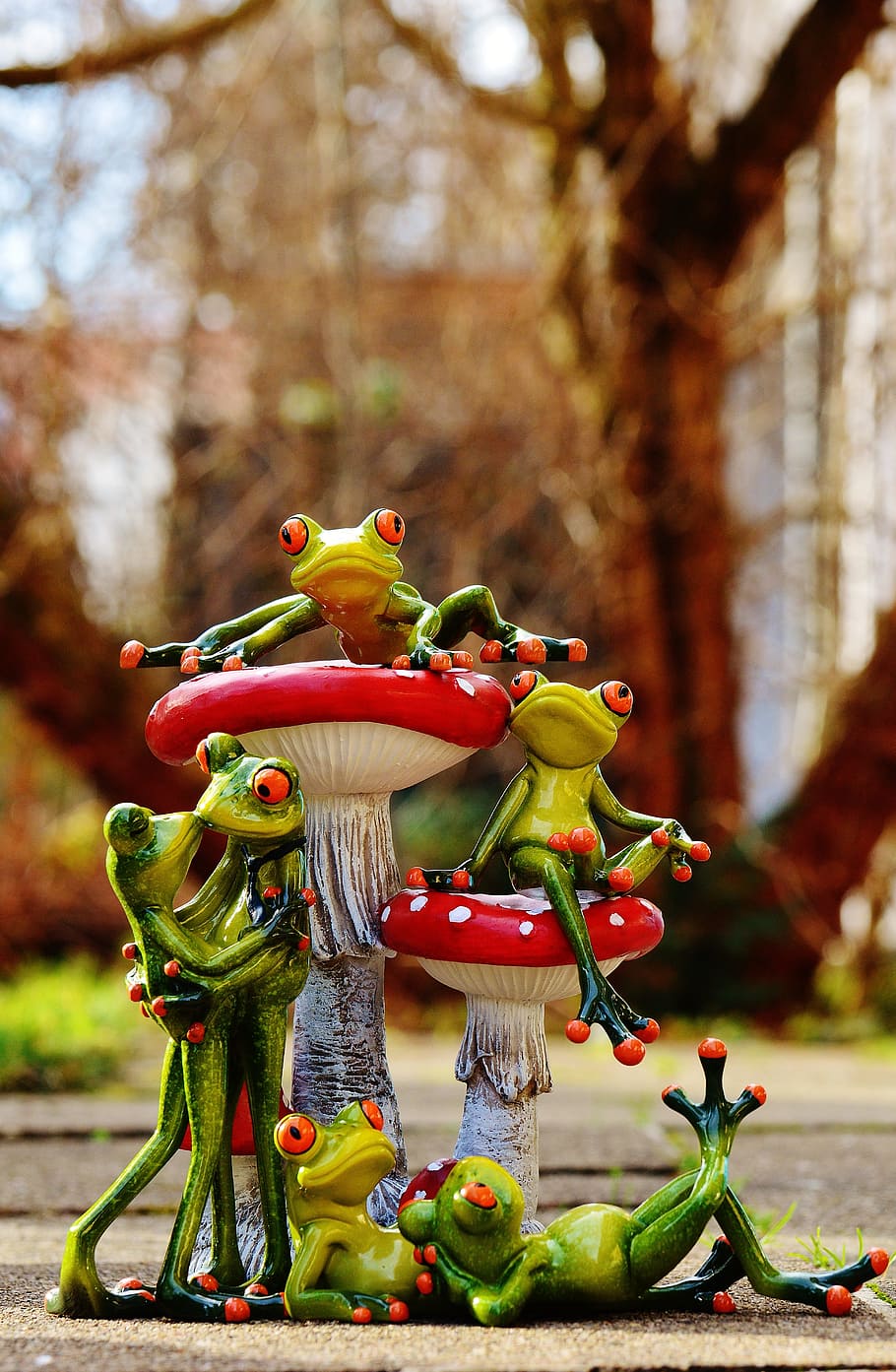 frogs, mushrooms, figures, group, funny, cute, animals, sweet HD wallpaper