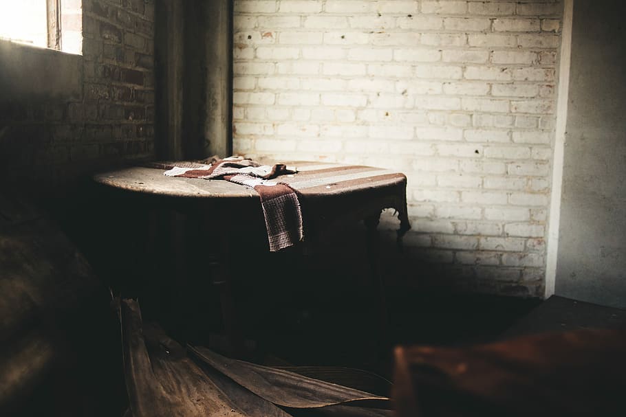 round table with tablecloth, round brown wooden table beside window HD wallpaper
