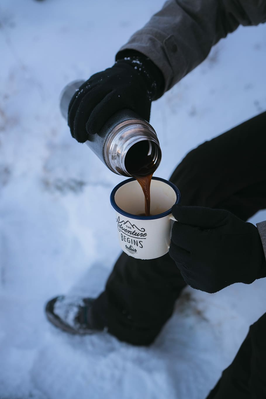 person pouring coffee in mug, person pouring liquid on white mug HD wallpaper