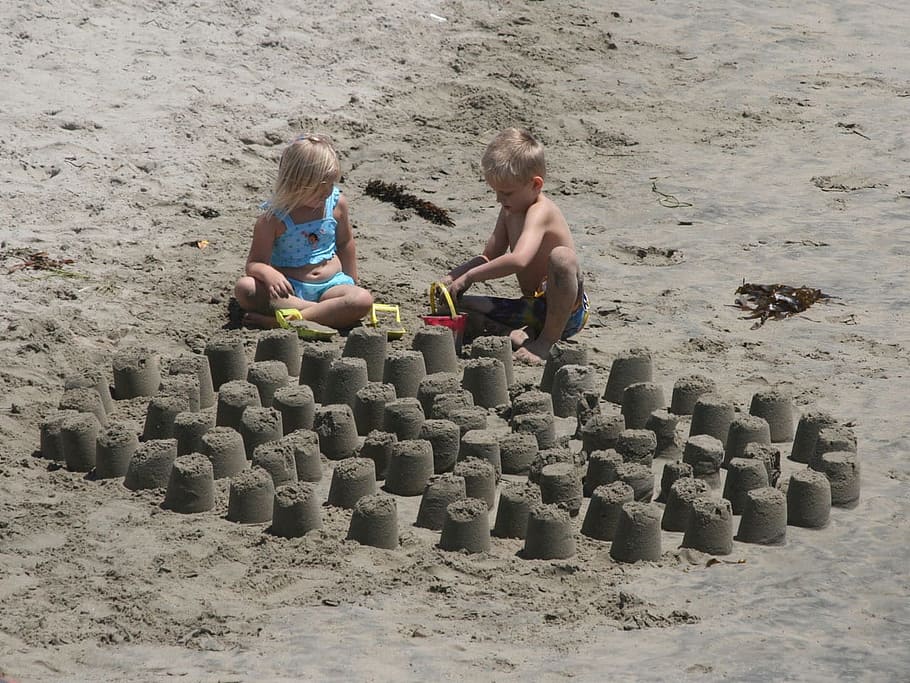 Children, Sand, Beach, Shore, playing, vacations, childhood HD wallpaper