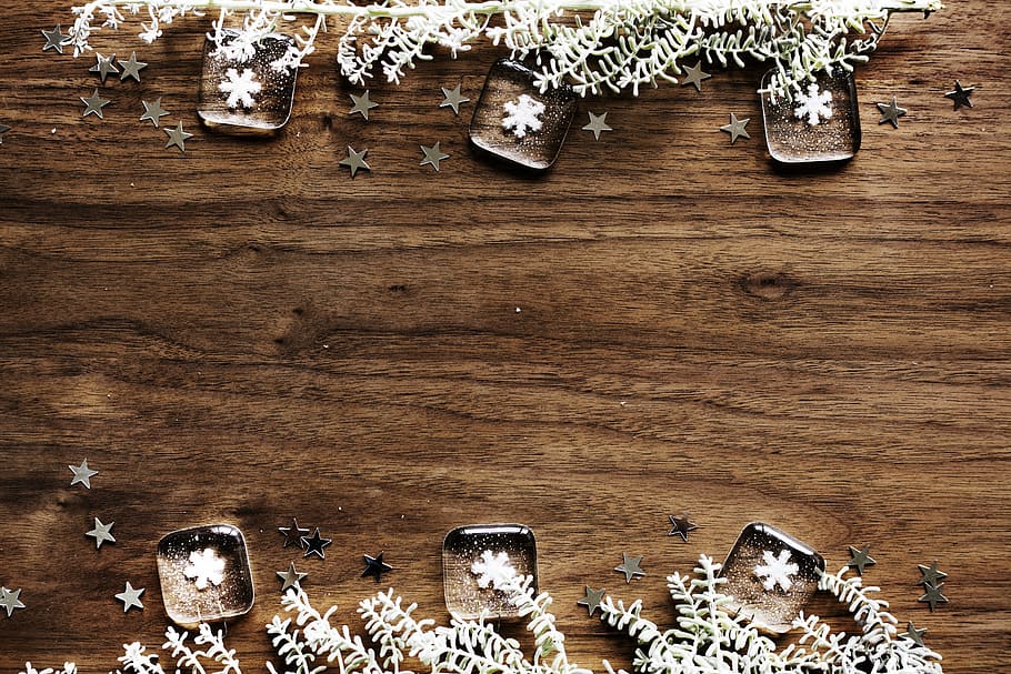 six snowflake paperweights on brown wooden tabletop, xmas, background, HD wallpaper