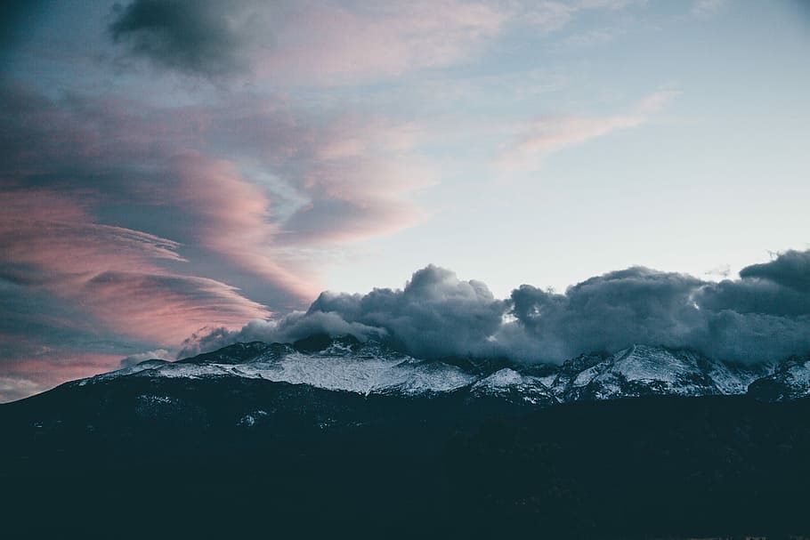 foggy mountain at daytime, gray and pink clouds at daytime, cloudscape HD wallpaper