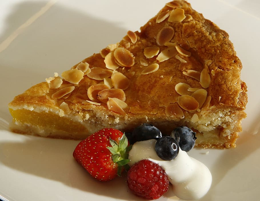 baked bread with strawberry and berries, apple pie, dining HD wallpaper
