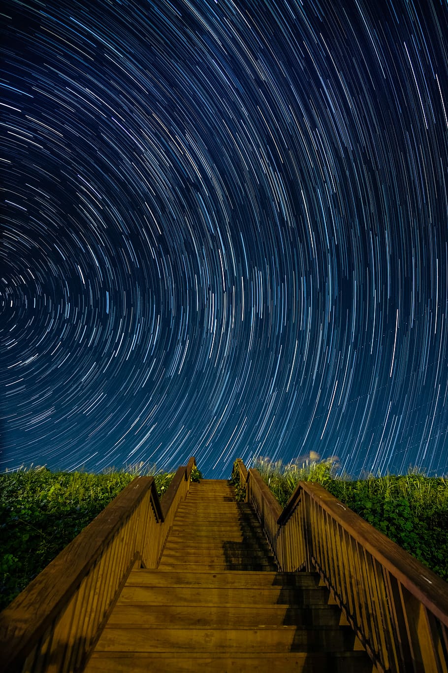 empty brown concrete stairs beside green grass under starry sky long-exposure photography, brown stairs under starry night time lapse photography HD wallpaper