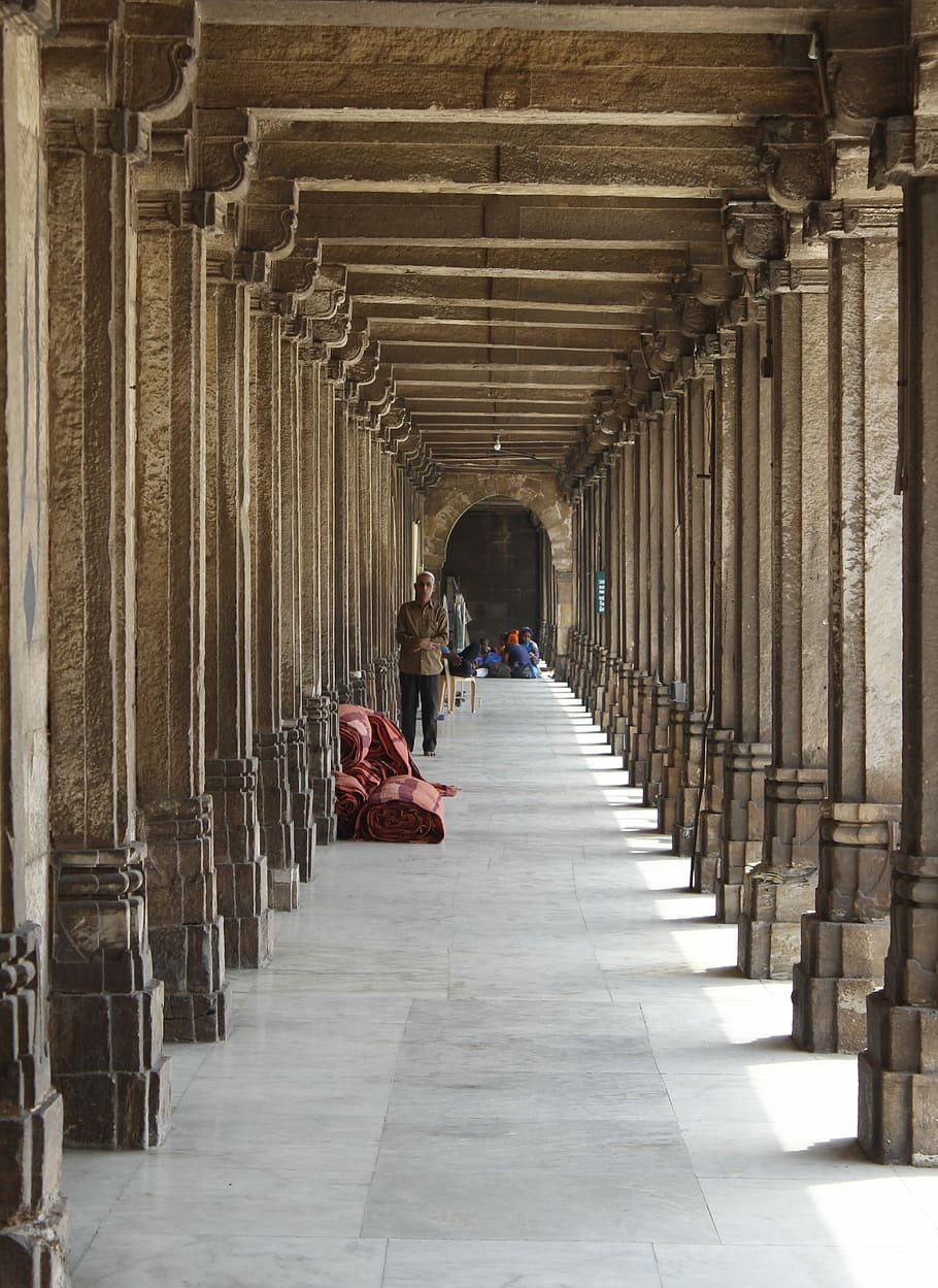 people on hallway, photo of hallway with people, person, building, HD wallpaper