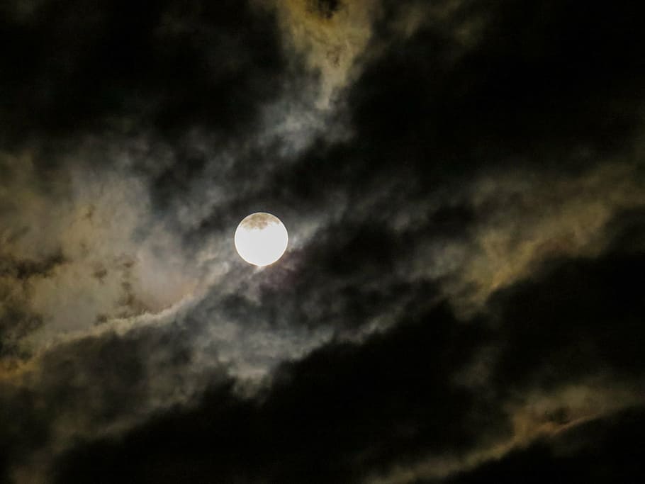 fullmoon with clouds, moonlight, before lunar eclipse, mystical HD wallpaper