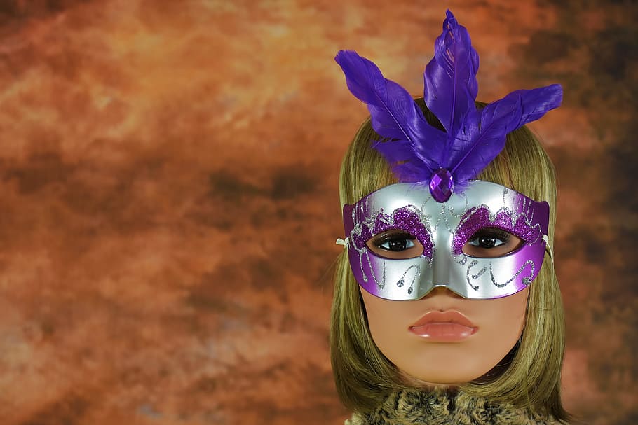 female mannequin wearing gray and purple masquerade, Carnival