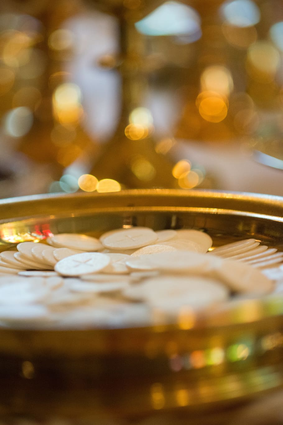 bokeh photography of chalife bread, communion, wafers, christianity