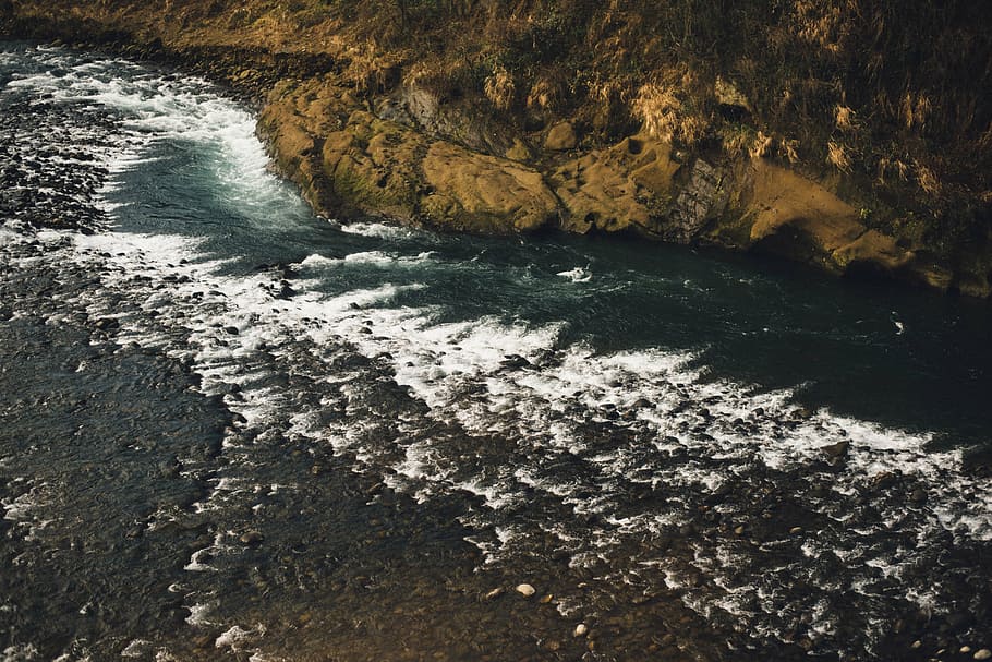 body of water beside cliff during daytime, liquid, river, riverside HD wallpaper