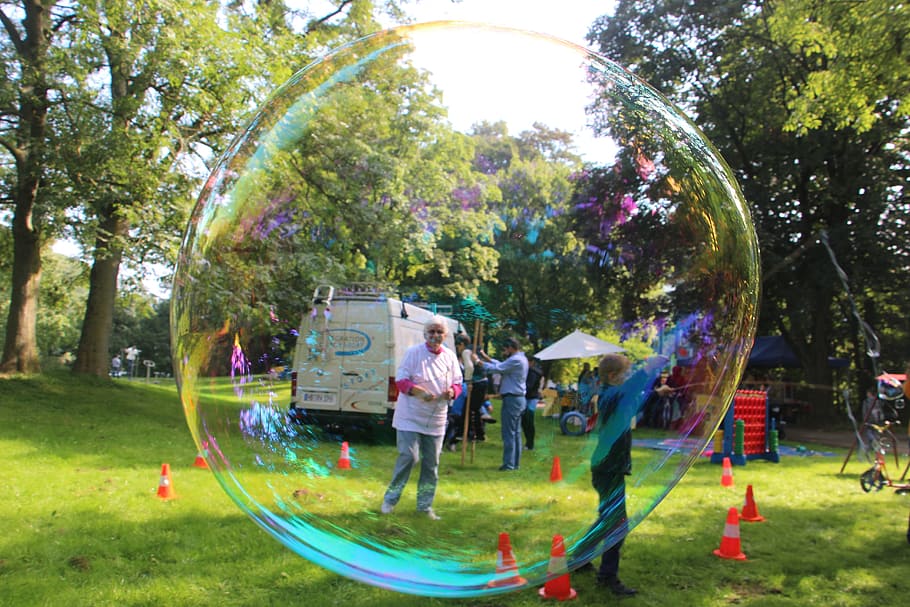 close-up photo of large-size bubble during daytime, soap bubbles HD wallpaper