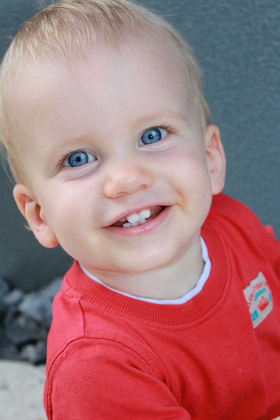 boy smiling while wearing red crew-neck t-shirt, baby, smile, HD wallpaper