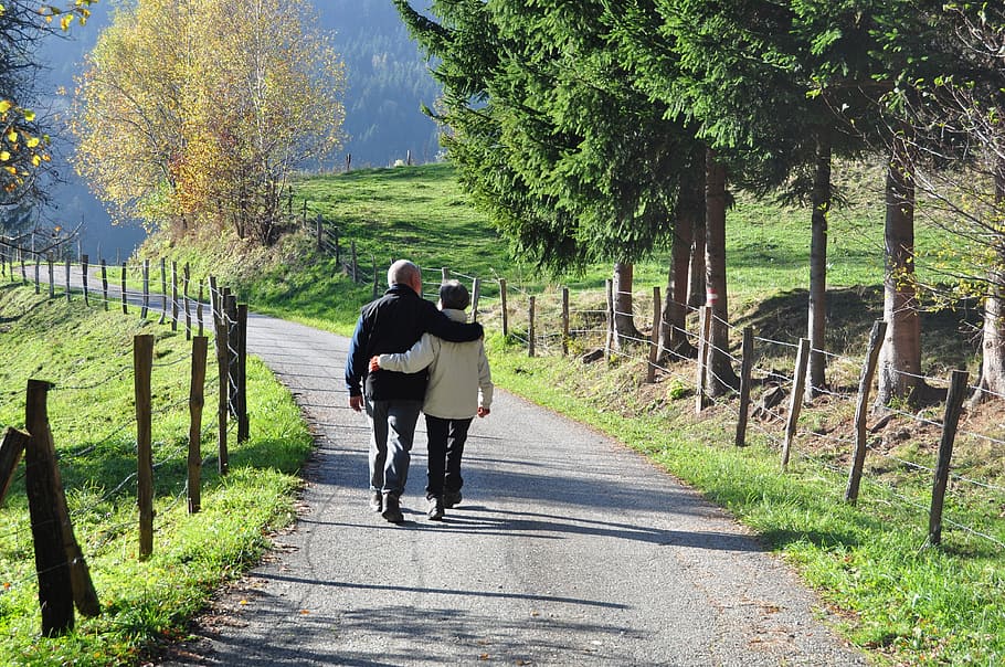 man and woman waling in middle of street, love, pair, before HD wallpaper