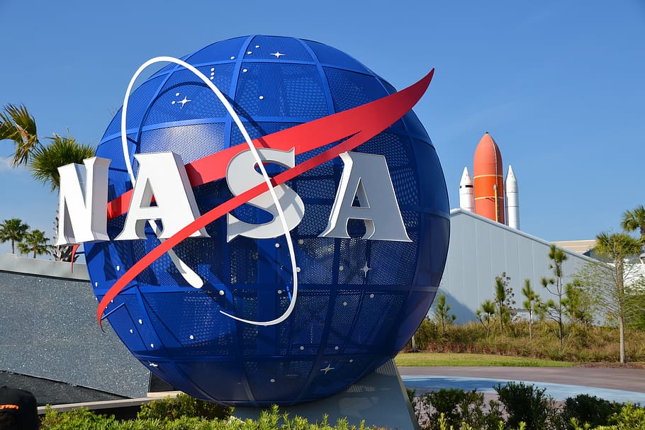 NASA statue, logo, visitors center, space shuttle, day, nature, HD wallpaper