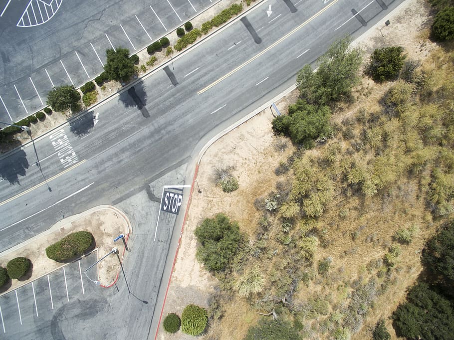bird's eyeview of gray concrete highway, aerial photography of gray road near green grass and trees during daytime, HD wallpaper