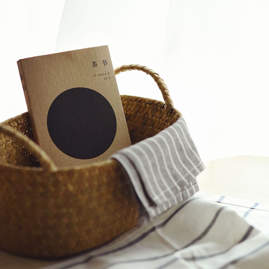 book inside brown wicker basket, brown wicker basket with brown box HD wallpaper
