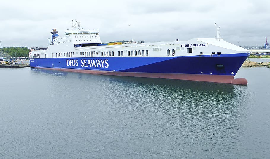 ship, frachtschiff, freighter, seaways, port, copenhagen, denmark HD wallpaper