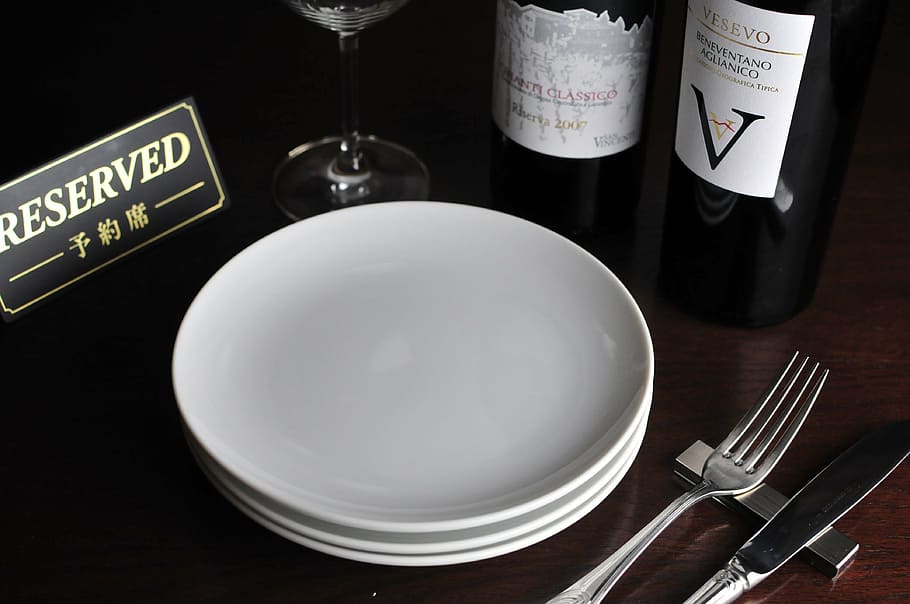 plate beside wine bottles, reserved seating, dish, restaurant HD wallpaper