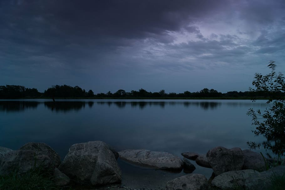 gray rocks beside body of water, lake, tranquil, calm, quiet HD wallpaper