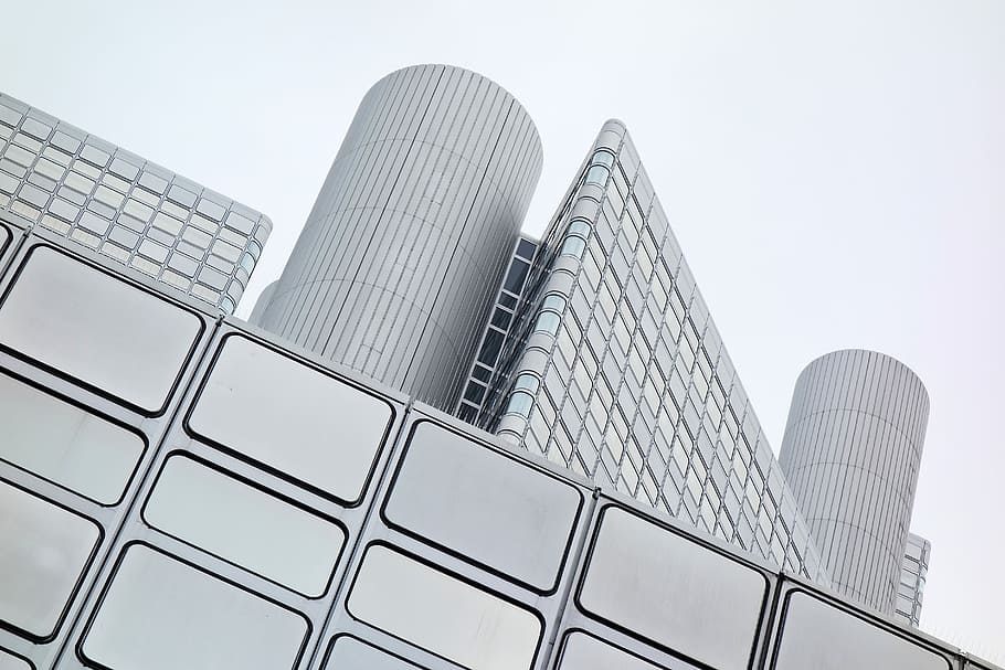 HVB Tower, gray concrete building during daytime, architecture HD wallpaper