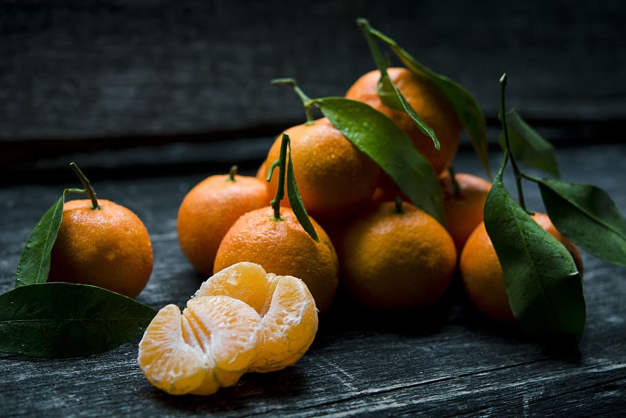 oranges on top of gray wooden table, selective focus photography of oranges, HD wallpaper