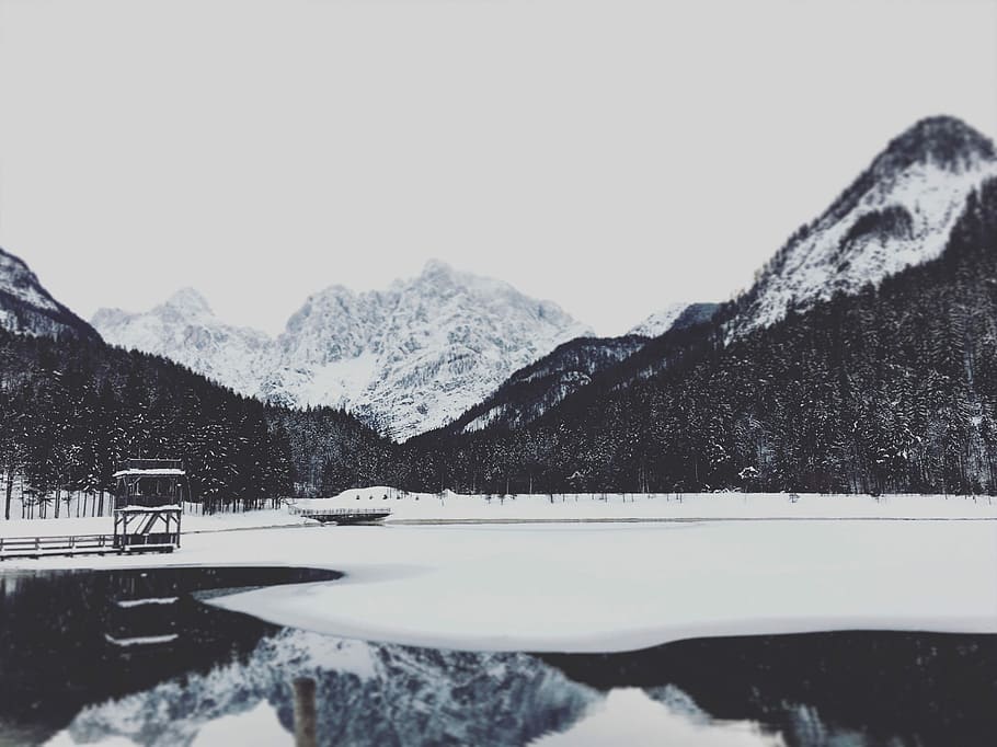 snow covered mountain, grayscale photo of mountain and snow cap field with reflection on body of water HD wallpaper