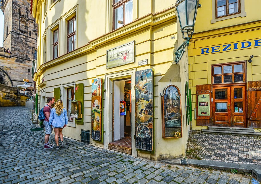 Couple, Shop, Prague, Old Town, Praha, woman, shopping, window, HD wallpaper