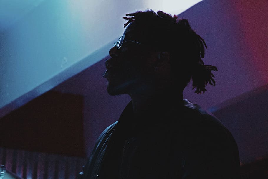 man standing and looking east, people, dreadlocks, shades, dark HD wallpaper