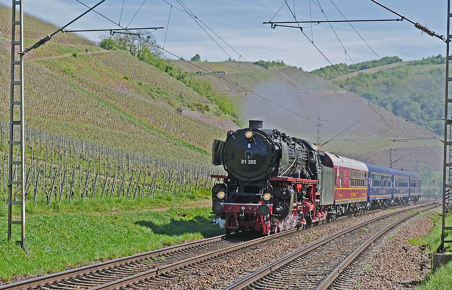 steam locomotive, vineyards, saar valley, saarburg, night train