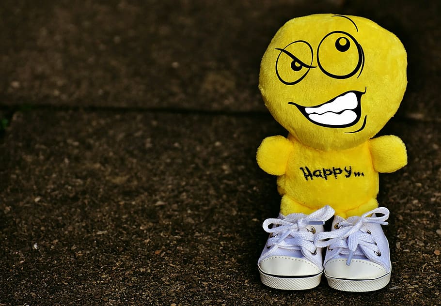 smiley, deceitful, sneakers, funny, emoticon, emotion, yellow HD wallpaper