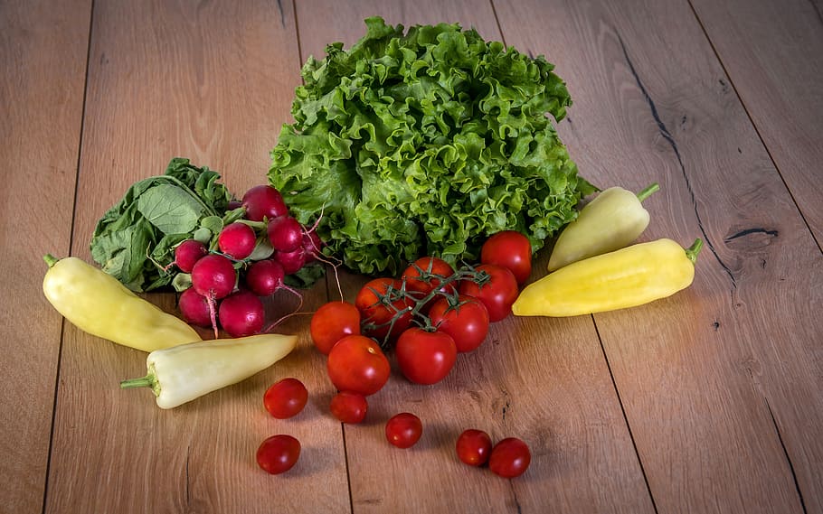 tomatoes and green vegetable, vegetables, pepper, salad, garden HD wallpaper