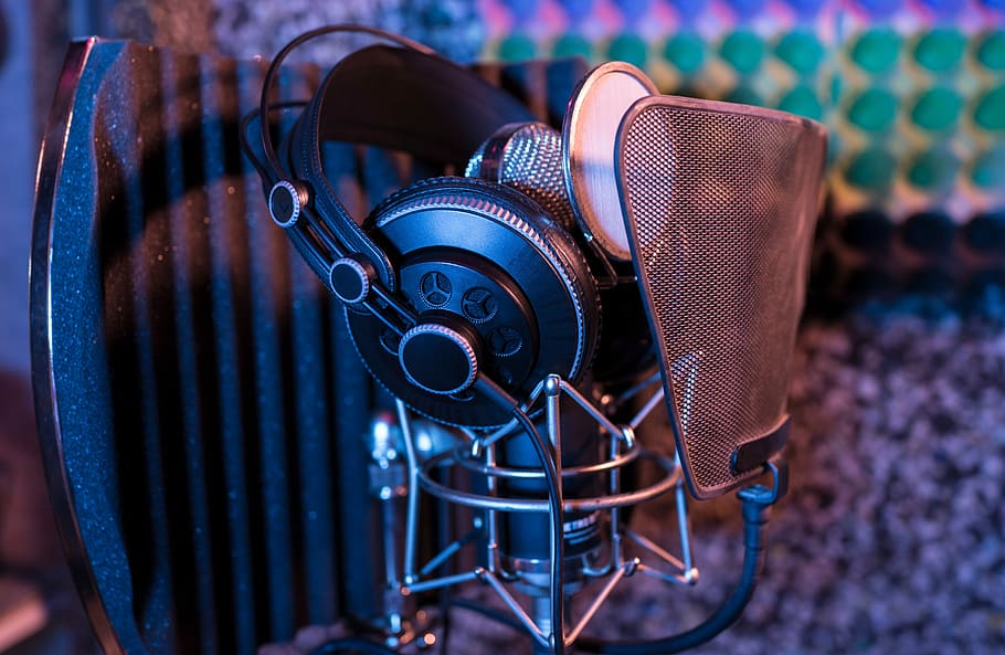 black microphone and headphones, equipment, retro Styled, old-fashioned HD wallpaper
