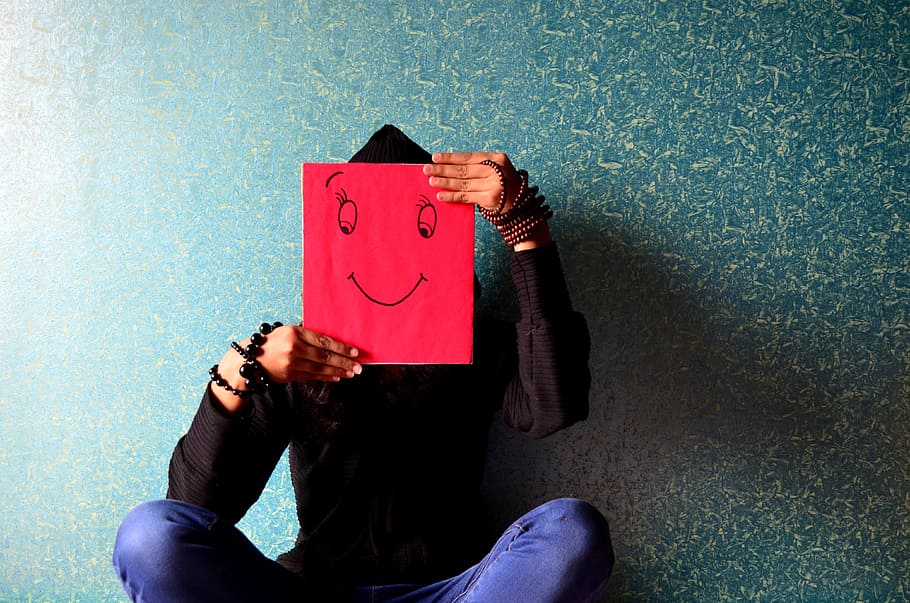 human holding red card board with smiley drawing, happy, face HD wallpaper