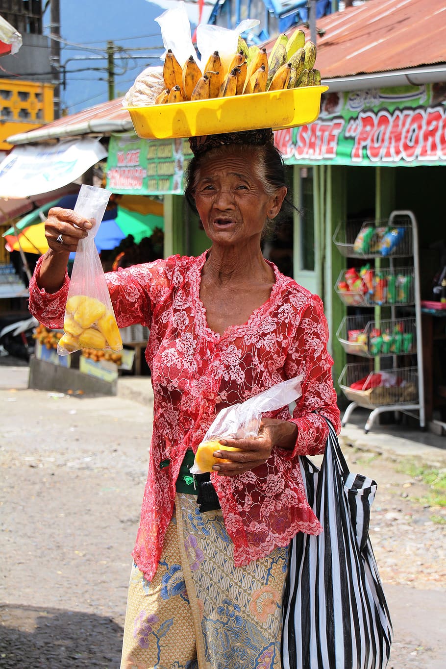 portrait, bali, old woman, indonesian, face, character, street sales, HD wallpaper