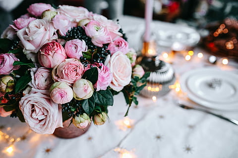 Christmas table decorations, table set, pink, holiday, glamour HD wallpaper