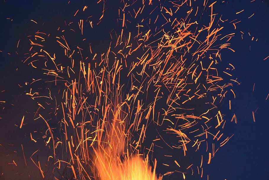 bonfire at night, spark, embers, burn, wood fire, fire - Natural Phenomenon HD wallpaper