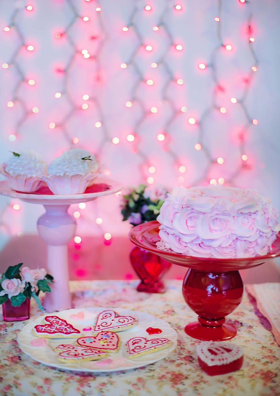 strawberry cake, valentine's day, sweets, cookies, hearts, pink, HD wallpaper