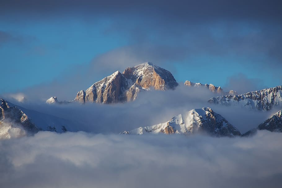 landscape photo of mountain covered with snow, aerial photography of snow-covered mountains with sea of clouds HD wallpaper