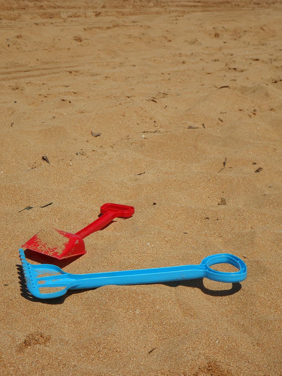 two red and teal plastic shovels on sand, blade, computing, sand toys, HD wallpaper