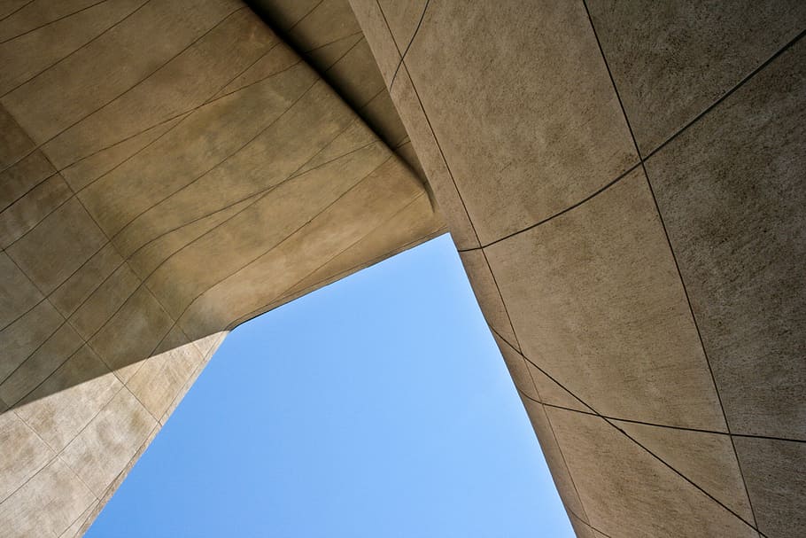 brown concrete building during daytime, architecture, blue sky HD wallpaper