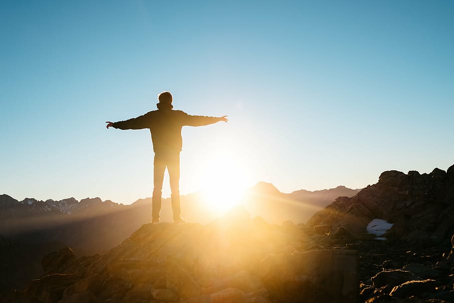 man standing on brown rock, blue, sky, sunshine, sunlight, sunrise, HD wallpaper