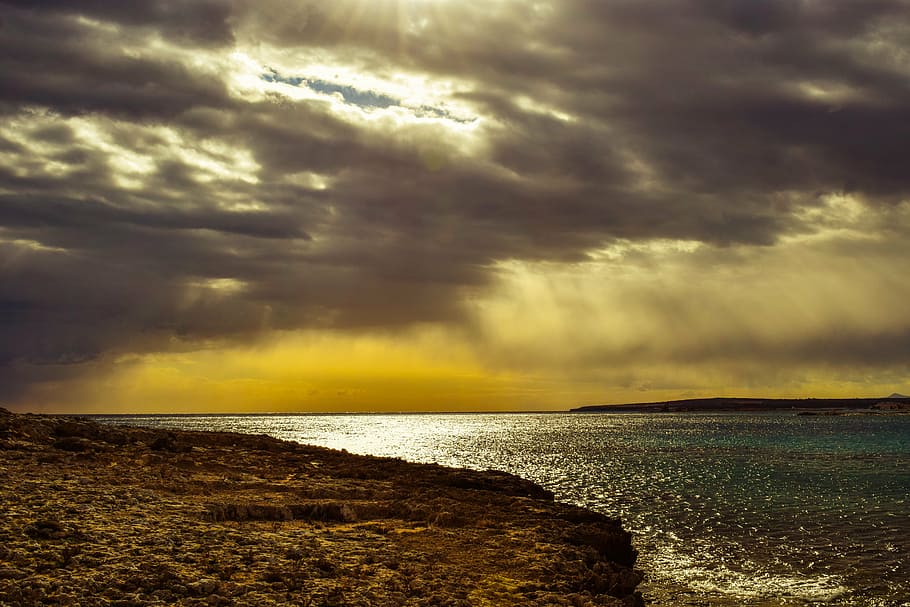 sea, storm, clouds, sunbeam, sunlight, afternoon, scenery, horizon HD wallpaper