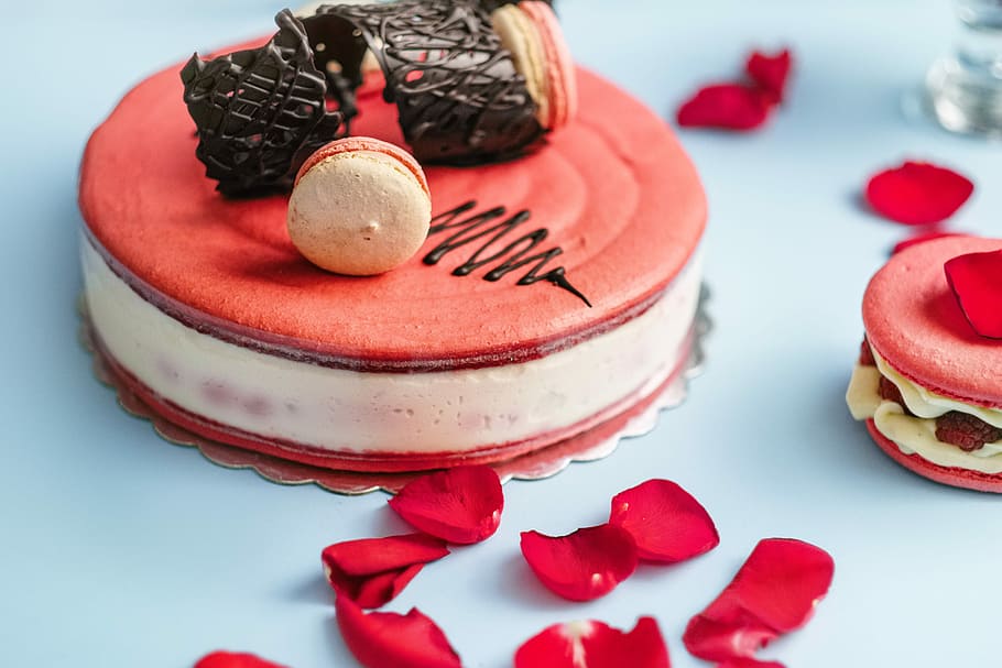 round red and white cake with cookies toppings, white and pink cake on gray table HD wallpaper
